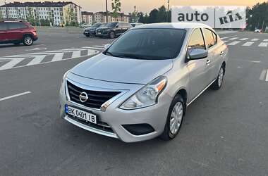 Седан Nissan Versa 2018 в Ровно