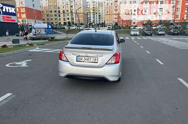 Седан Nissan Versa 2018 в Ровно