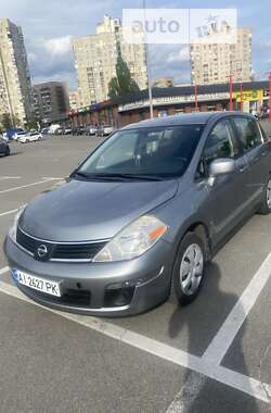 Хэтчбек Nissan Versa 2010 в Киеве