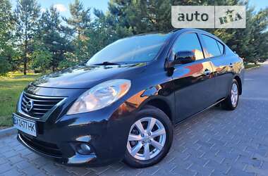 Седан Nissan Versa 2013 в Хмельницком