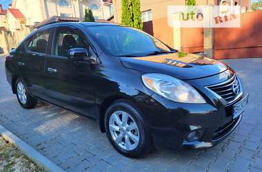 Седан Nissan Versa 2013 в Хмельницком