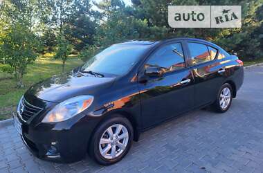 Седан Nissan Versa 2013 в Хмельницком