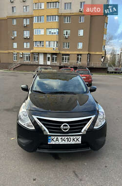 Седан Nissan Versa 2016 в Киеве