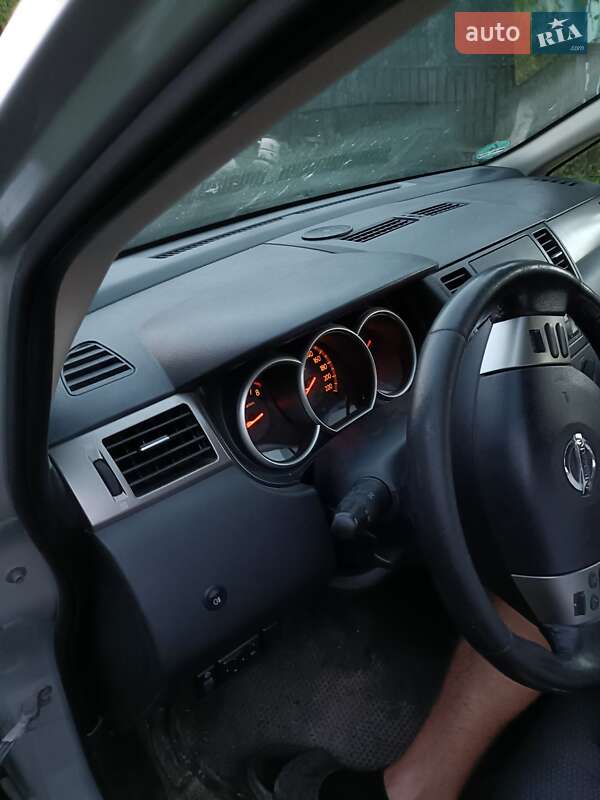 Хэтчбек Nissan Versa 2008 в Бородянке