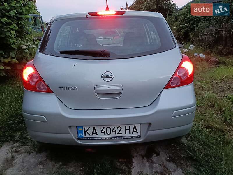 Хэтчбек Nissan Versa 2008 в Бородянке