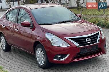 Седан Nissan Versa 2015 в Одесі