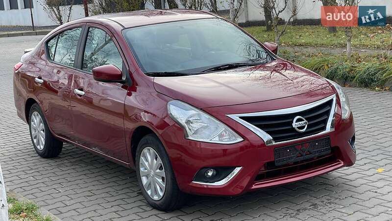 Nissan Versa 2015