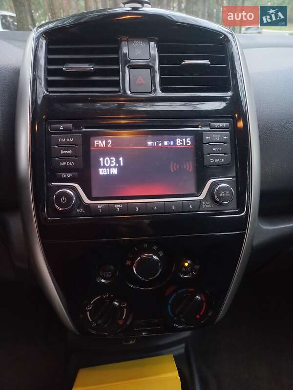 Седан Nissan Versa 2016 в Вышгороде