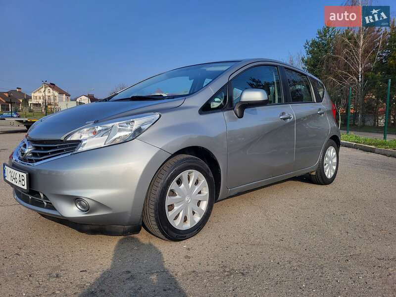 Седан Nissan Versa 2014 в Хмельницькому