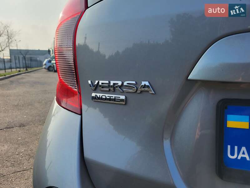 Седан Nissan Versa 2014 в Хмельницькому