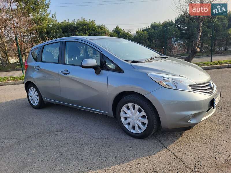 Седан Nissan Versa 2014 в Хмельницькому