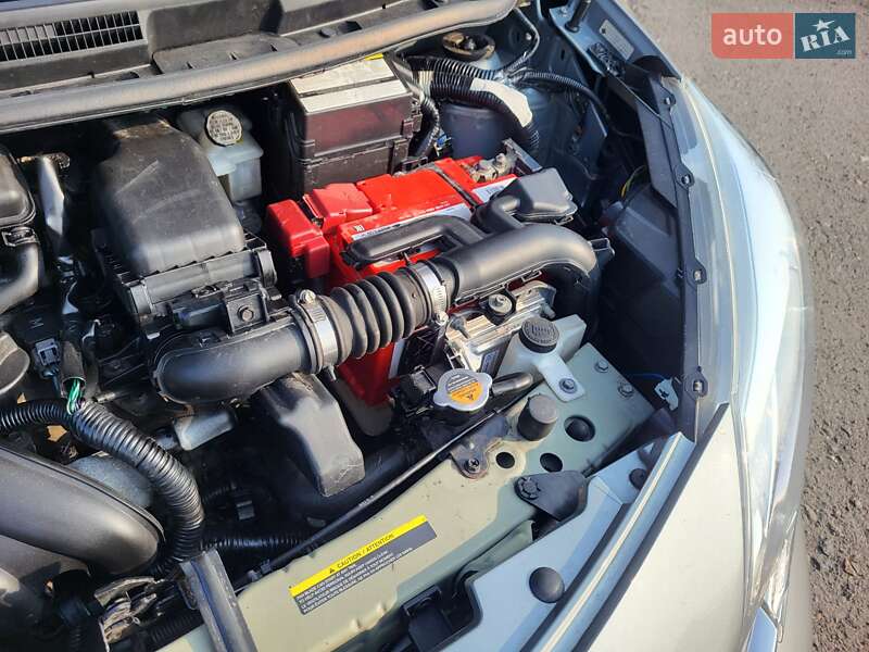 Седан Nissan Versa 2014 в Хмельницькому