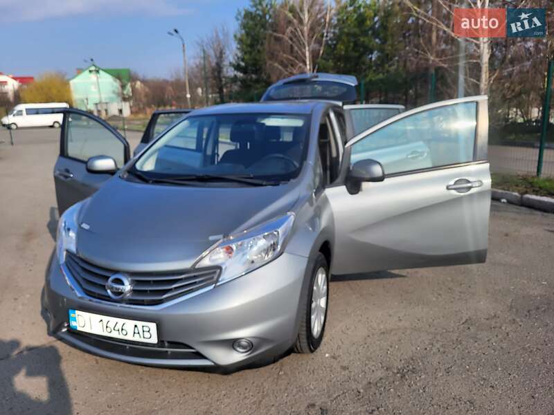 Седан Nissan Versa 2014 в Хмельницькому