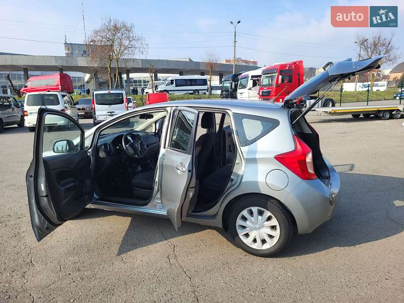 Седан Nissan Versa 2014 в Хмельницькому