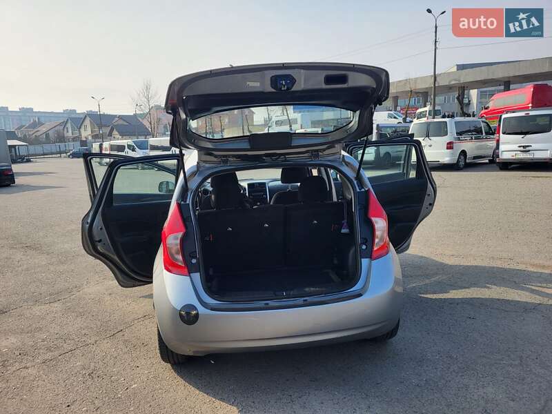 Седан Nissan Versa 2014 в Хмельницькому
