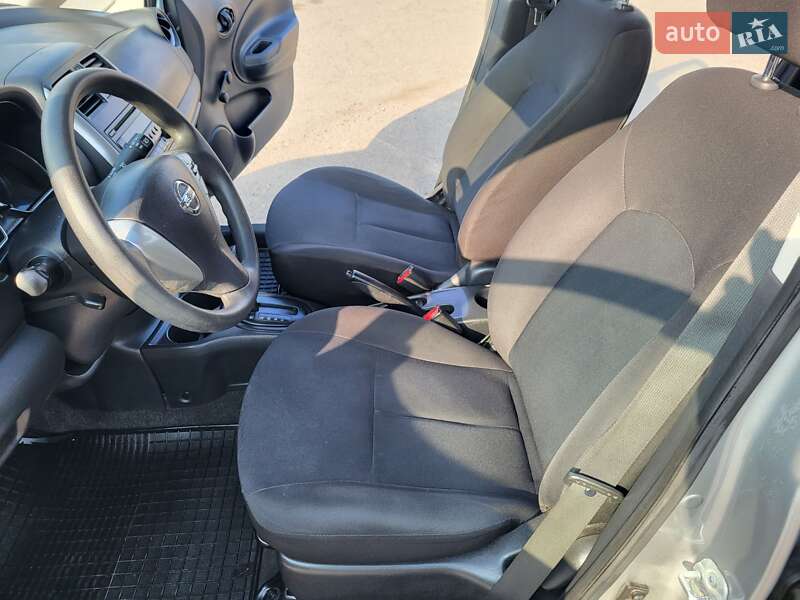 Седан Nissan Versa 2014 в Хмельницькому
