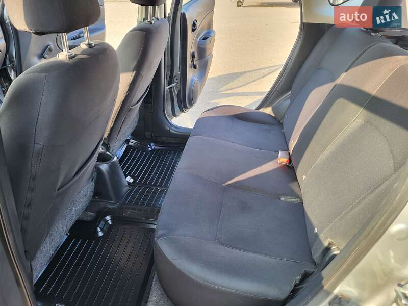 Седан Nissan Versa 2014 в Хмельницькому