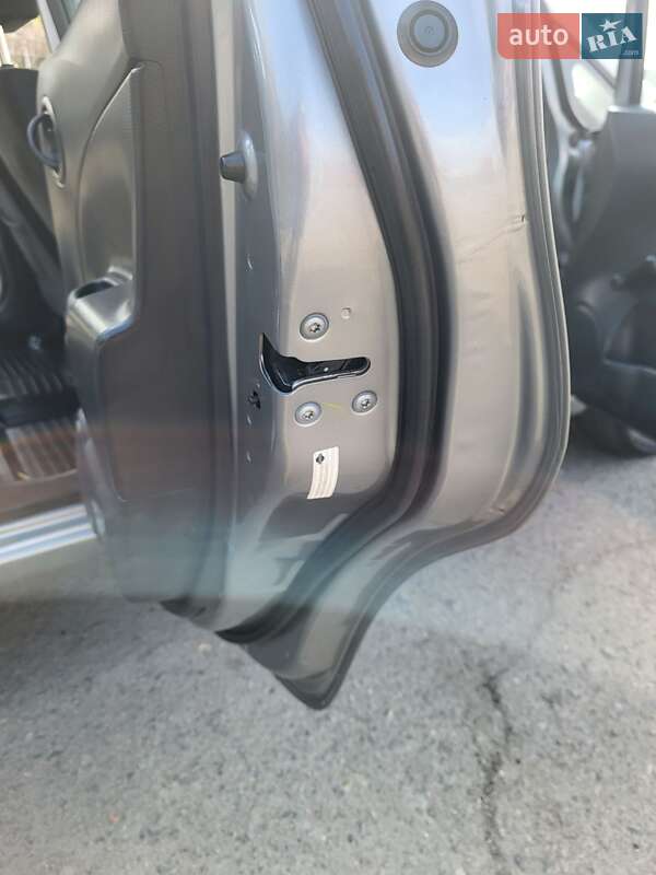 Седан Nissan Versa 2014 в Хмельницькому
