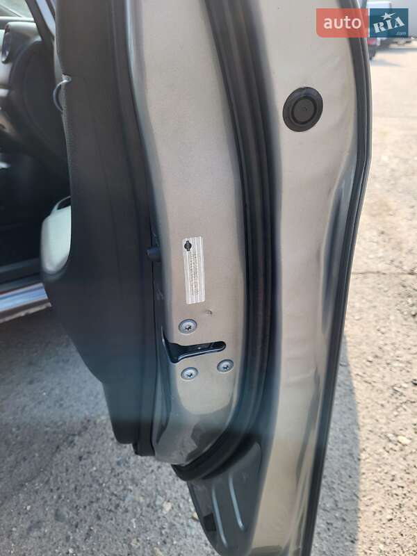 Седан Nissan Versa 2014 в Хмельницькому