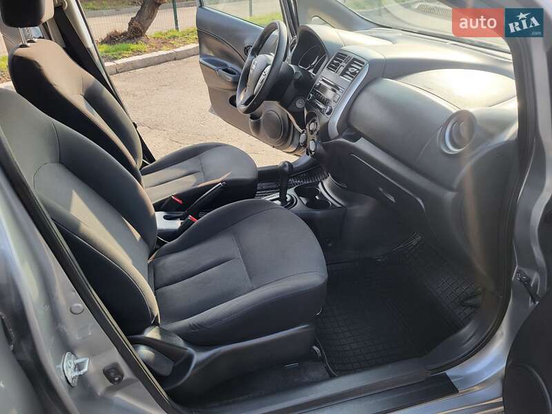 Седан Nissan Versa 2014 в Хмельницькому