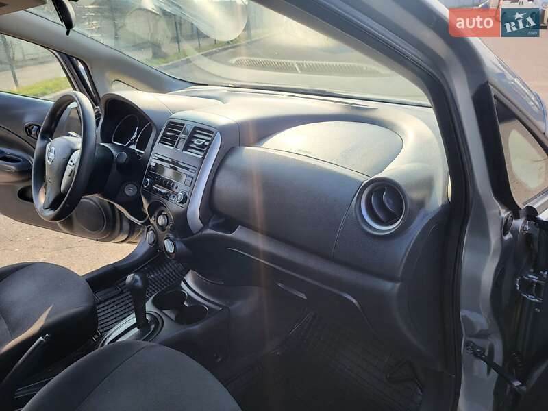 Седан Nissan Versa 2014 в Хмельницькому