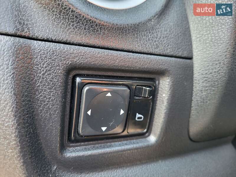 Седан Nissan Versa 2014 в Хмельницькому