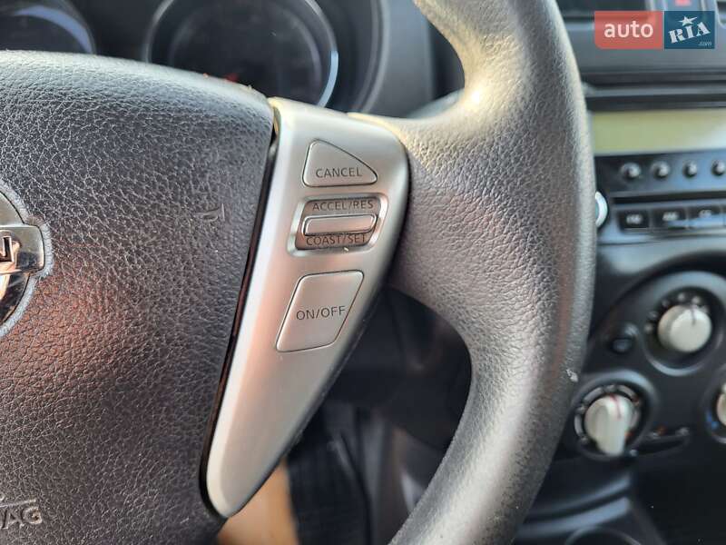 Седан Nissan Versa 2014 в Хмельницькому