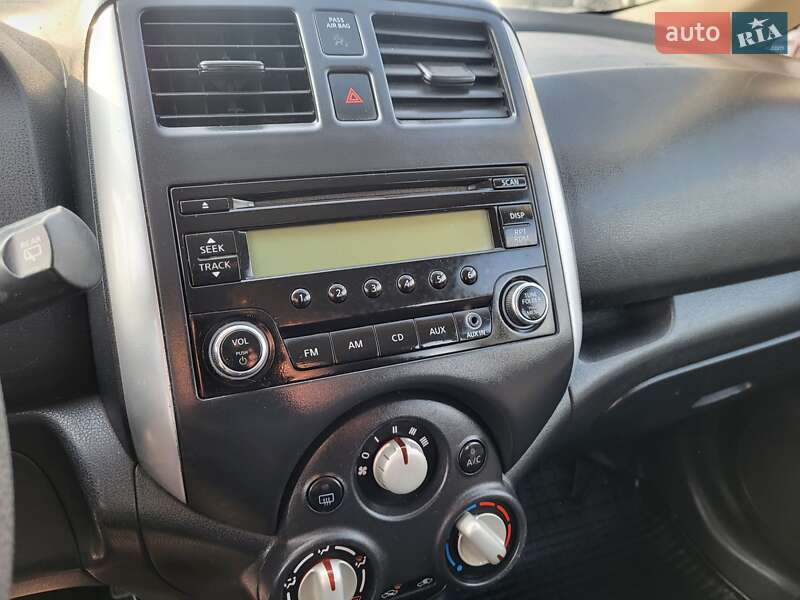 Седан Nissan Versa 2014 в Хмельницькому