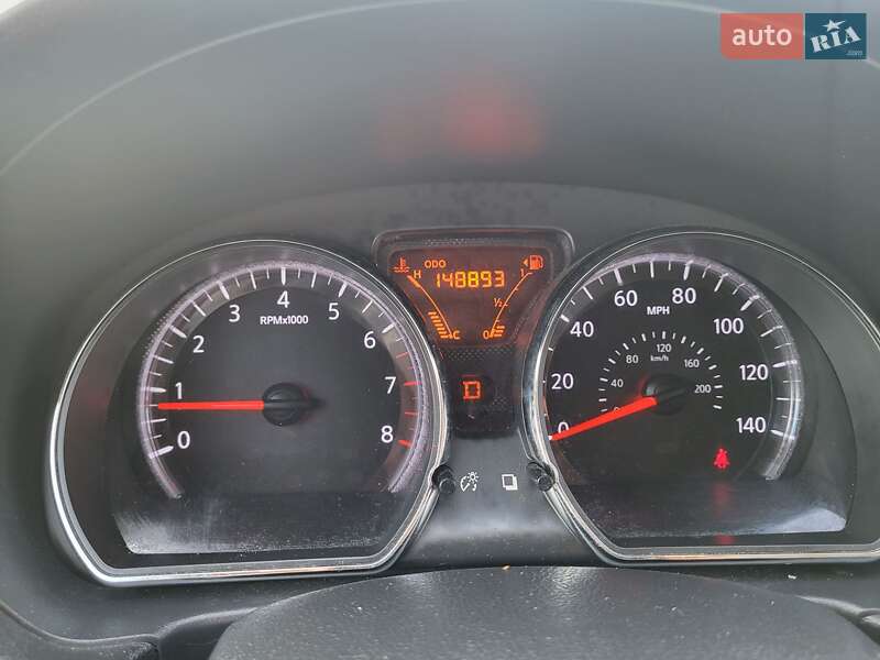 Седан Nissan Versa 2014 в Хмельницькому