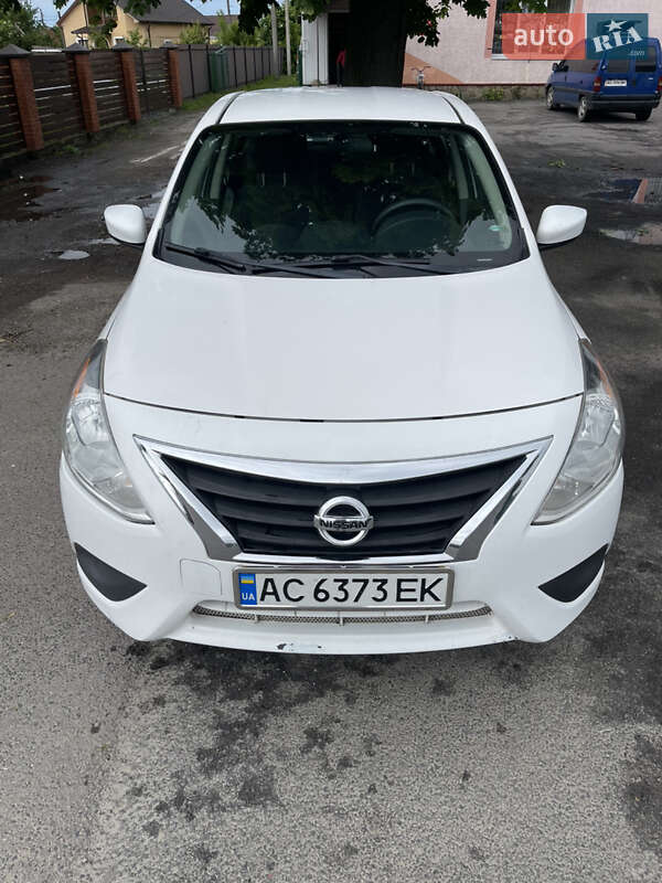 Седан Nissan Versa 2016 в 