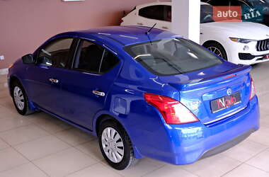 Седан Nissan Versa 2016 в 