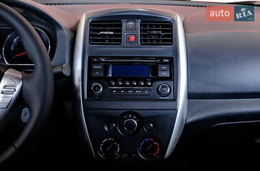 Седан Nissan Versa 2016 в 