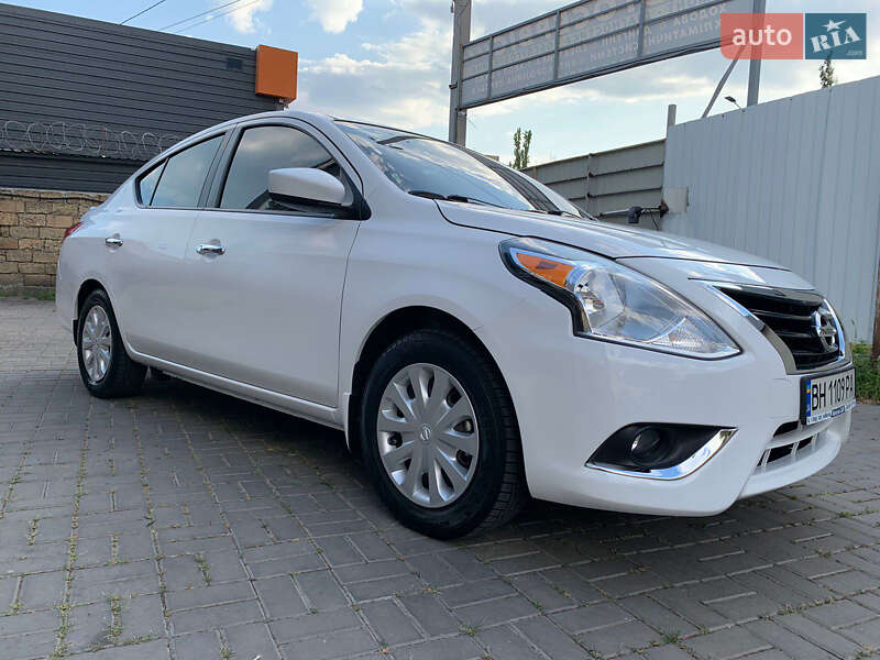Седан Nissan Versa 2016 в Одесі