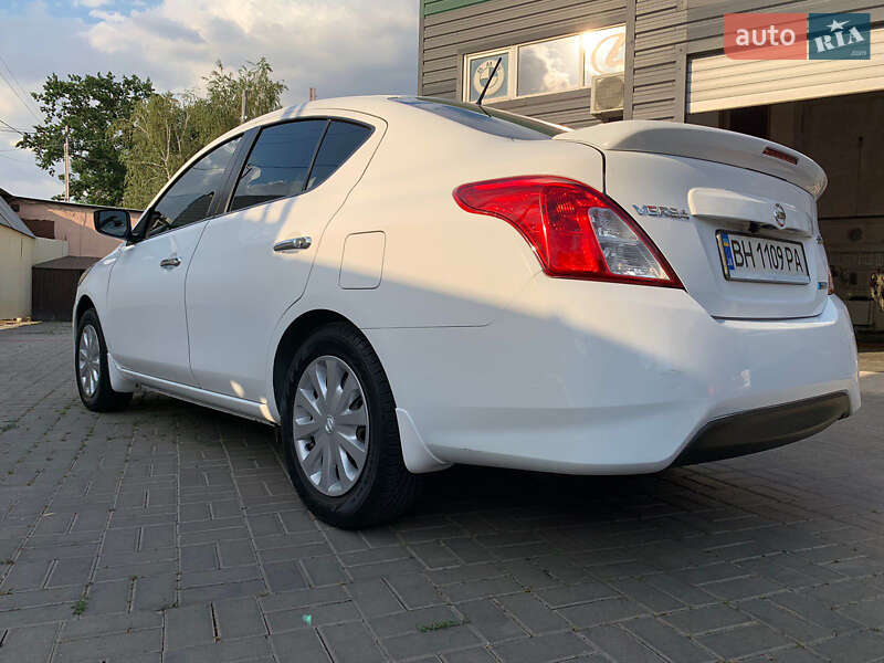 Седан Nissan Versa 2016 в Одесі