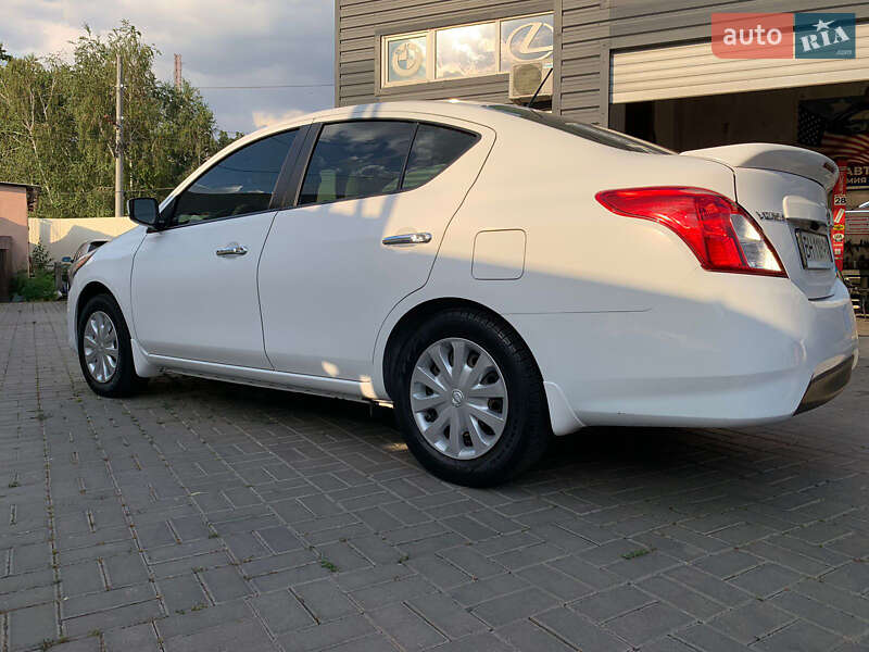 Седан Nissan Versa 2016 в Одесі