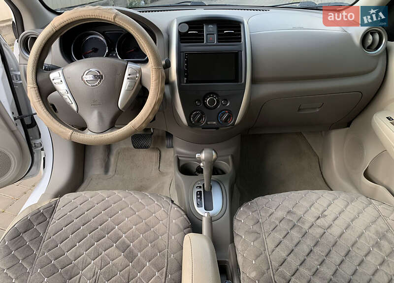 Седан Nissan Versa 2016 в Одесі