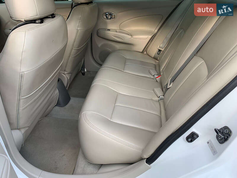 Седан Nissan Versa 2016 в Одесі