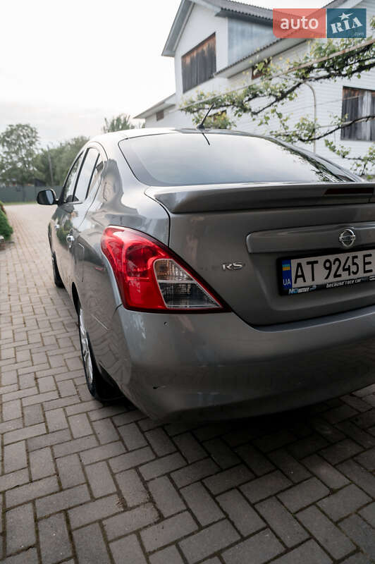 Седан Nissan Versa 2014 в Ивано-Франковске