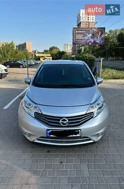 Седан Nissan Versa 2016 в Днепре