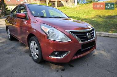 Седан Nissan Versa 2017 в Черкасах