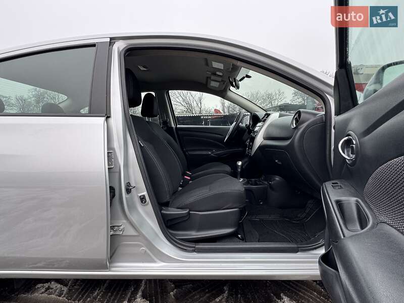 Седан Nissan Versa 2018 в Одесі