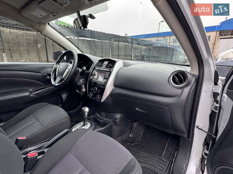 Седан Nissan Versa 2018 в Одесі