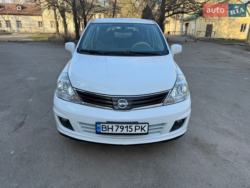 Хэтчбек Nissan Versa 2010 в Одессе