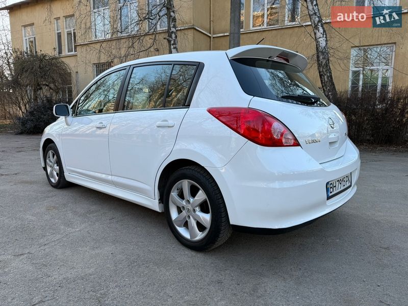Хэтчбек Nissan Versa 2010 в Одессе