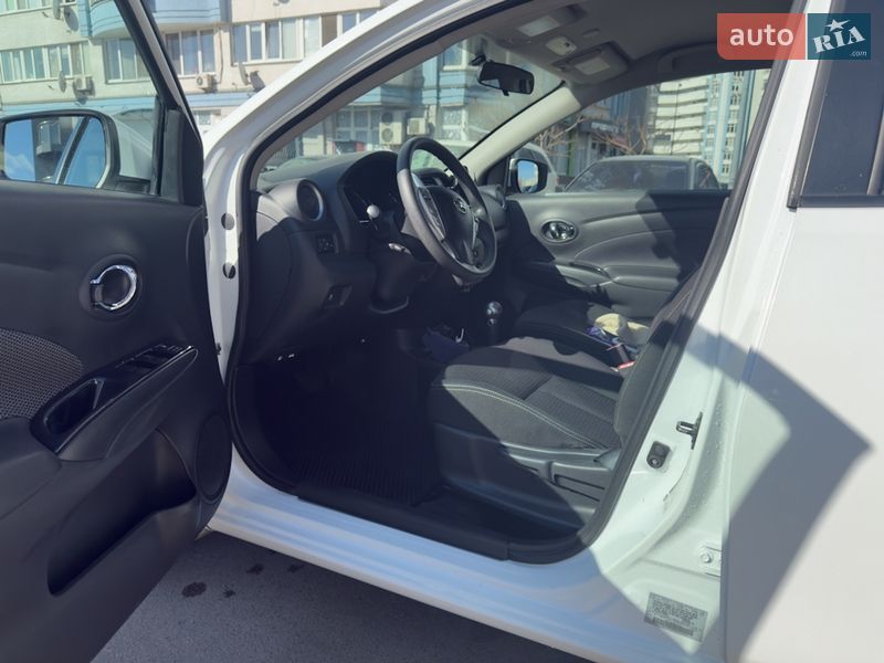 Седан Nissan Versa 2017 в Киеве