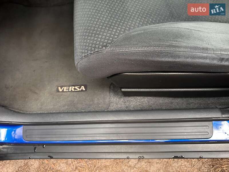 Седан Nissan Versa 2012 в Василькове