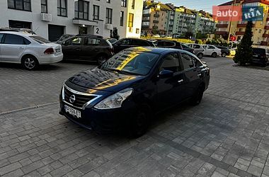 Седан Nissan Versa 2019 в Ужгороді