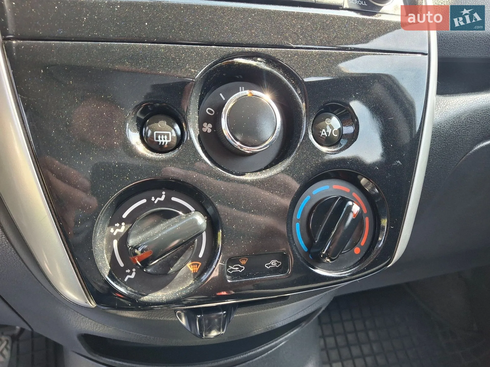 2016 Nissan Versa - мініатюра 19