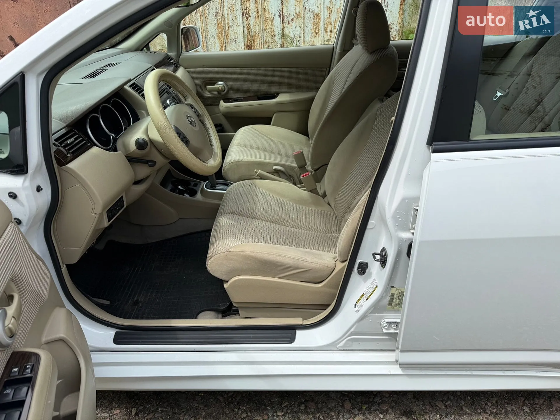 2010 Nissan Versa - мініатюра 34