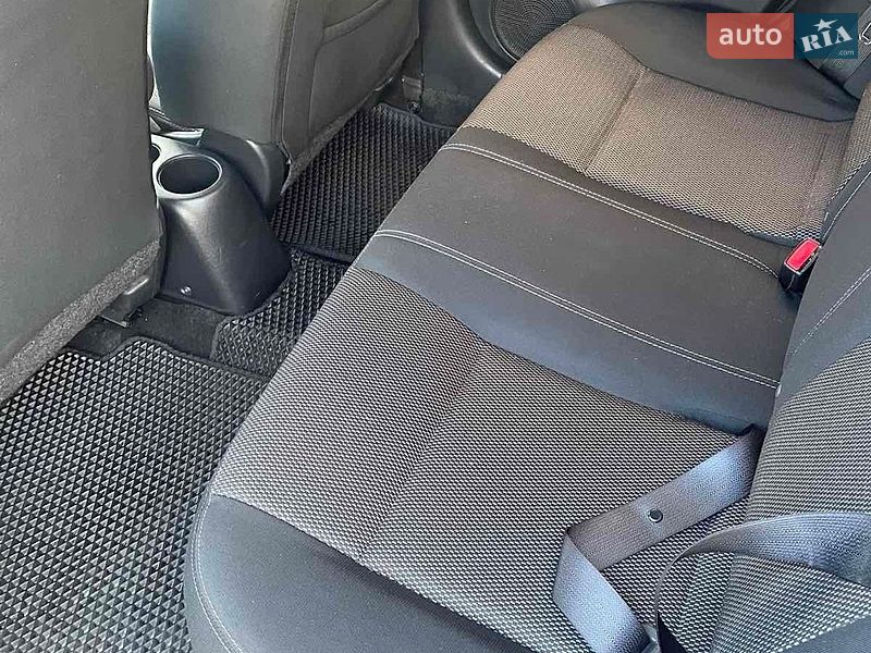 Седан Nissan Versa 2016 в Каменском фото 14 Седан Nissan Versa 2016 в Каменском